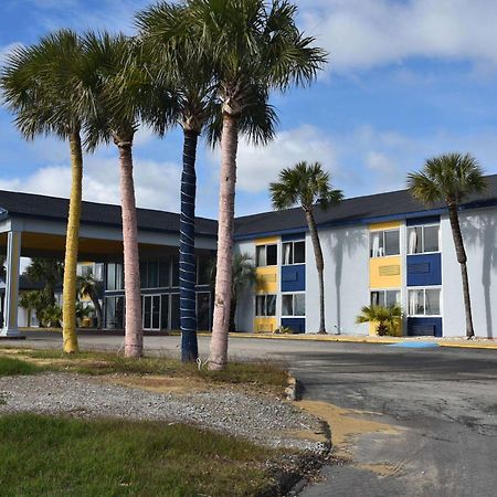 Super 8 By Wyndham Biloxi Motel Exterior photo