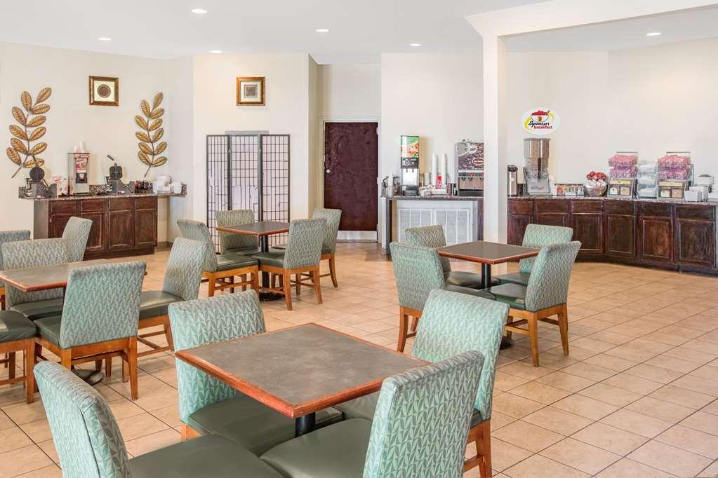 Super 8 By Wyndham Biloxi Motel Interior photo