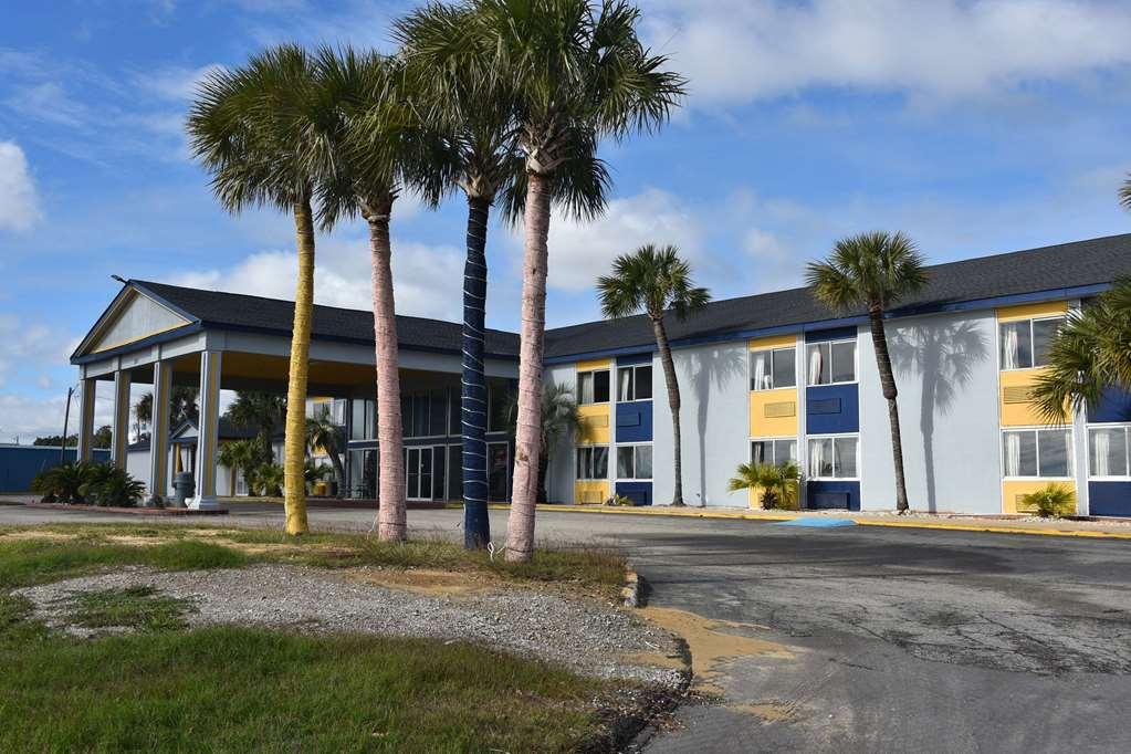 Super 8 By Wyndham Biloxi Motel Exterior photo