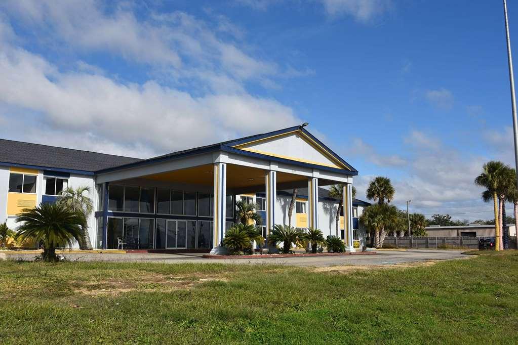 Super 8 By Wyndham Biloxi Motel Exterior photo