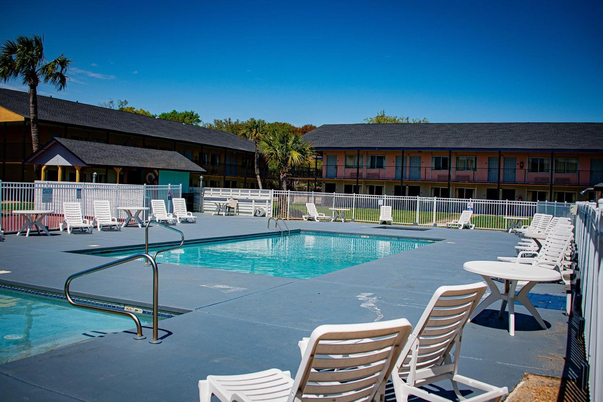 Super 8 By Wyndham Biloxi Motel Exterior photo