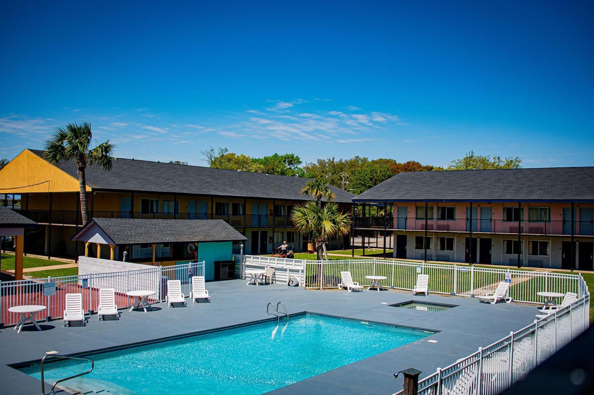 Super 8 By Wyndham Biloxi Motel Exterior photo
