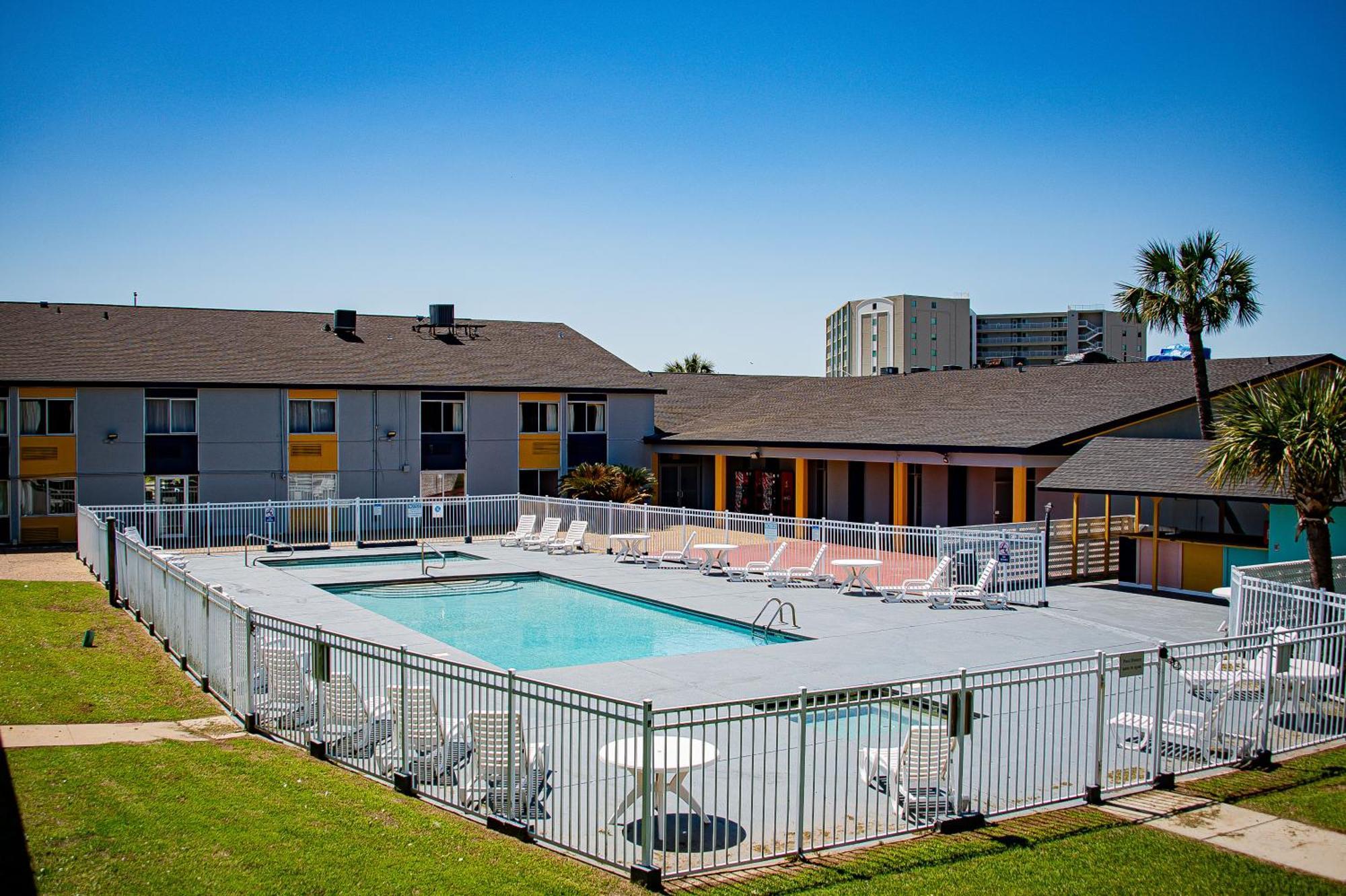 Super 8 By Wyndham Biloxi Motel Exterior photo