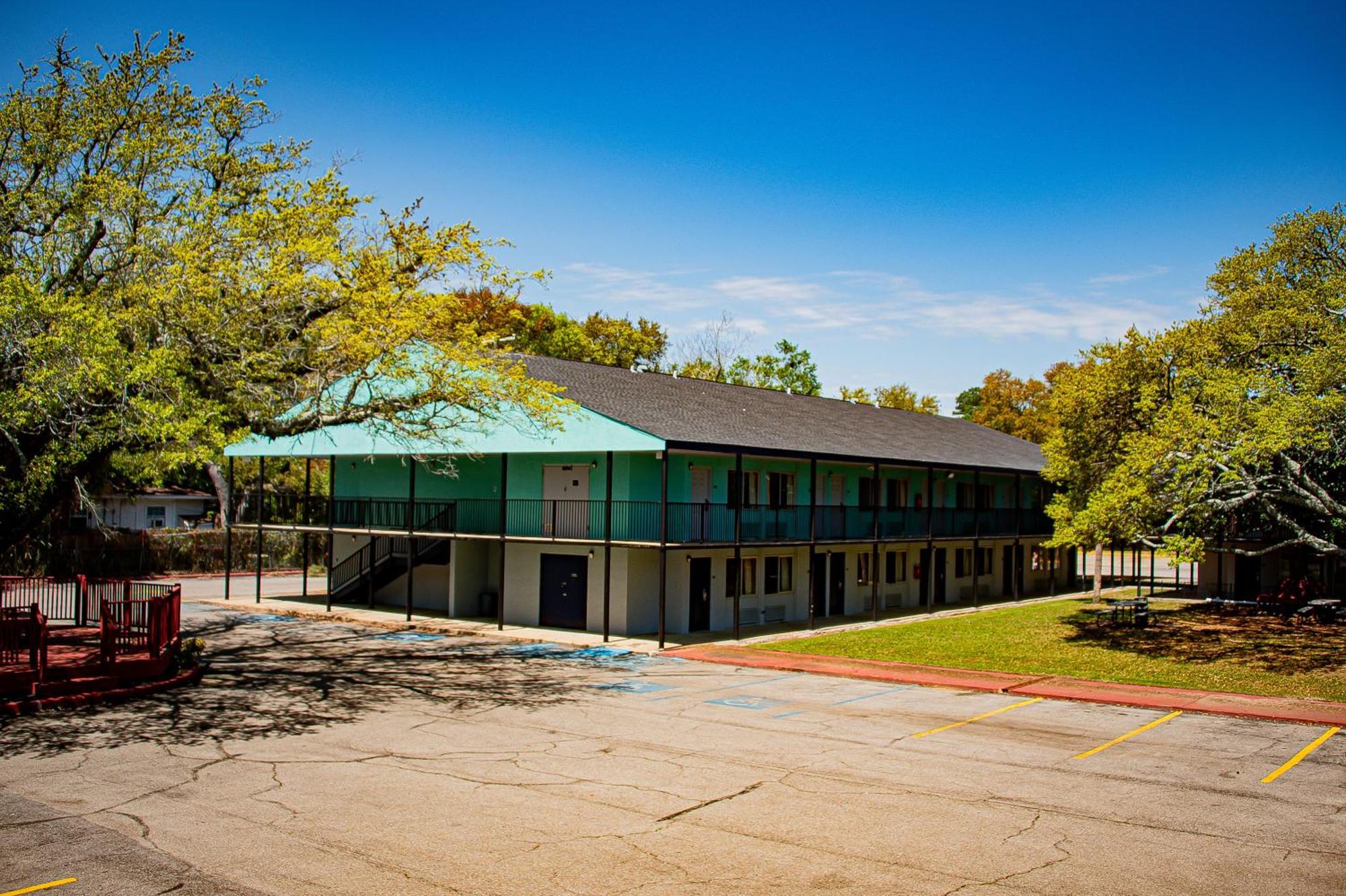 Super 8 By Wyndham Biloxi Motel Exterior photo
