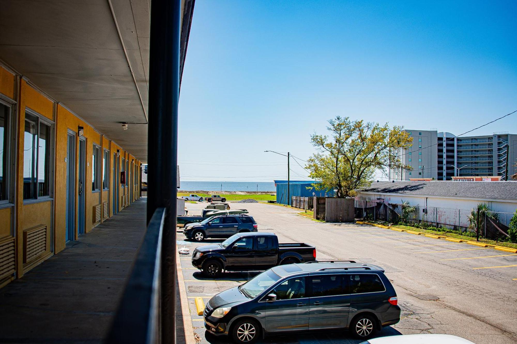Super 8 By Wyndham Biloxi Motel Exterior photo