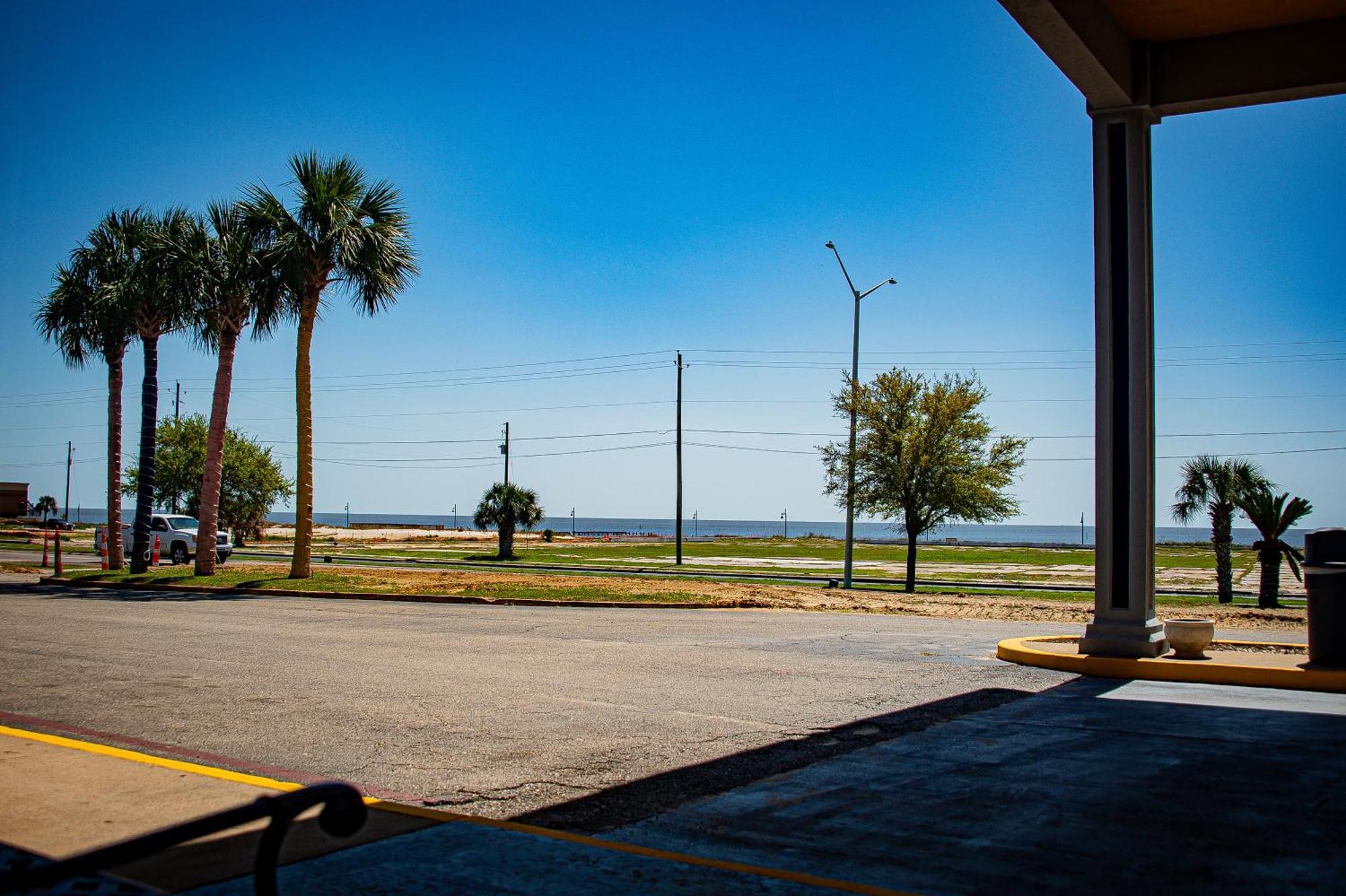 Super 8 By Wyndham Biloxi Motel Exterior photo