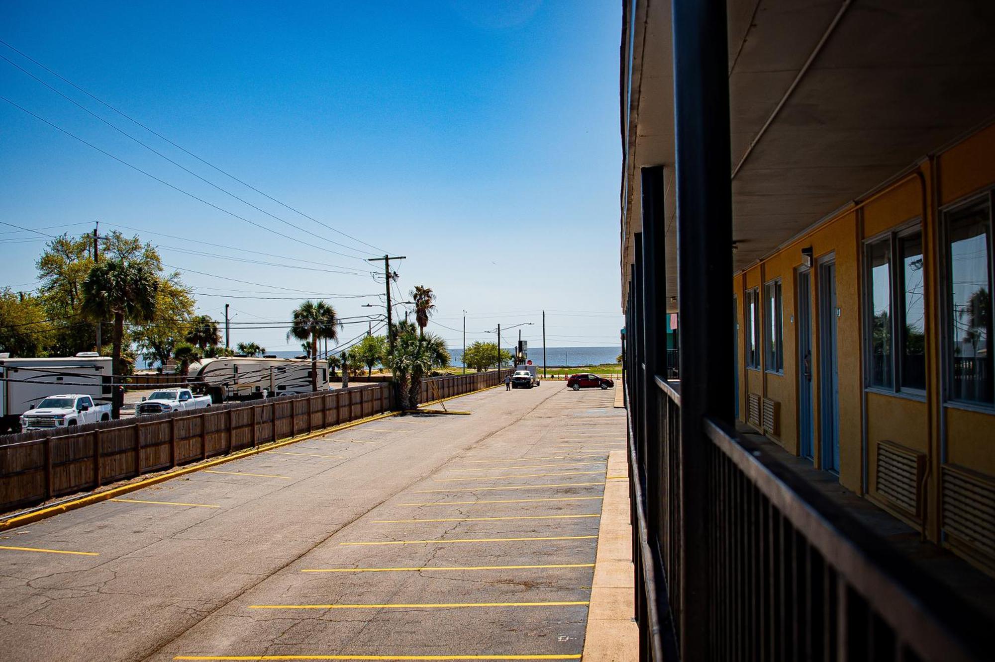 Super 8 By Wyndham Biloxi Motel Exterior photo