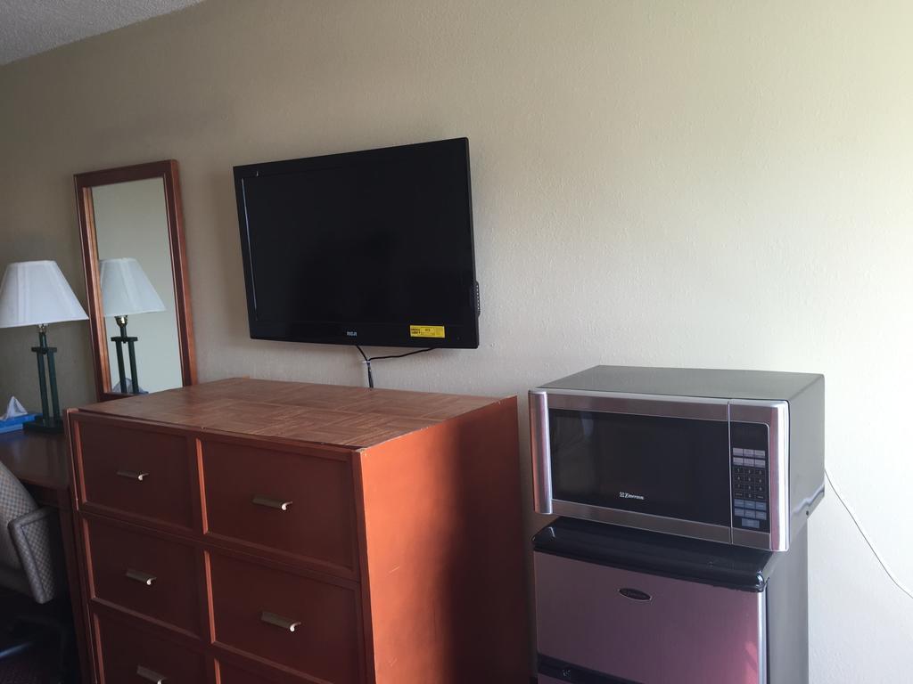 Super 8 By Wyndham Biloxi Motel Room photo